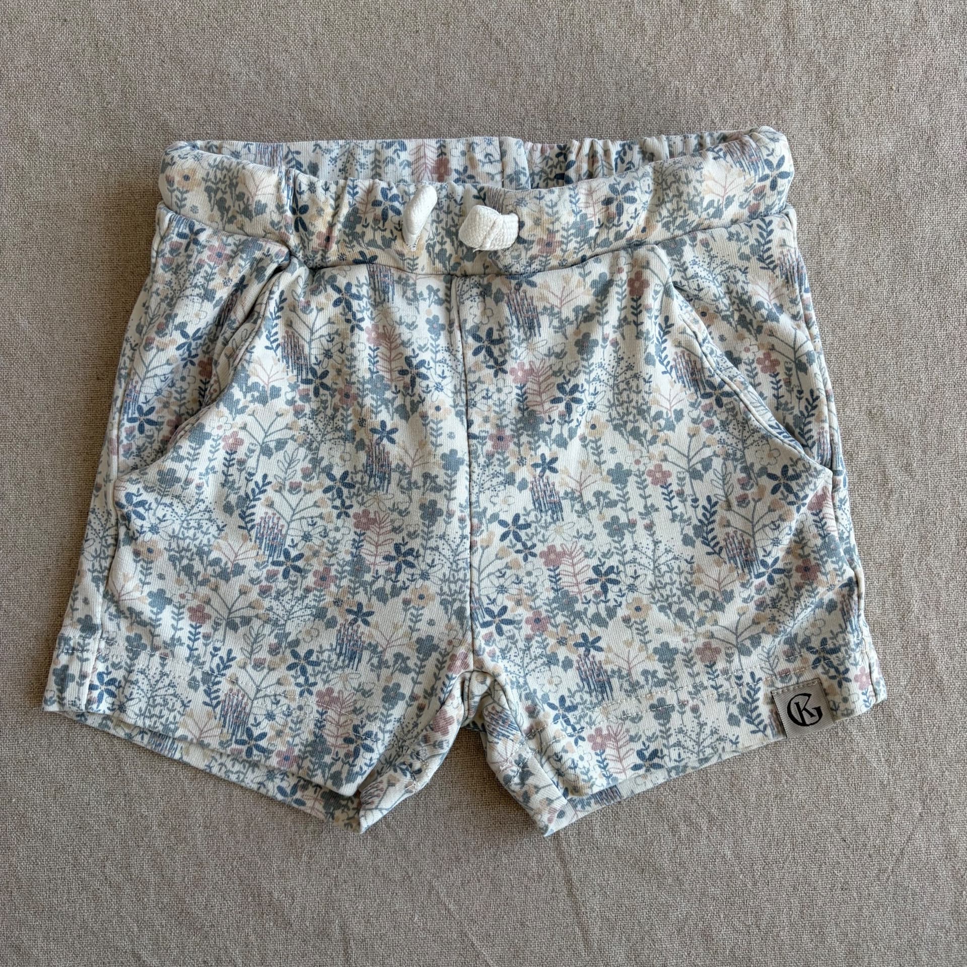 Blomstret shorts — bilde 1 av 4