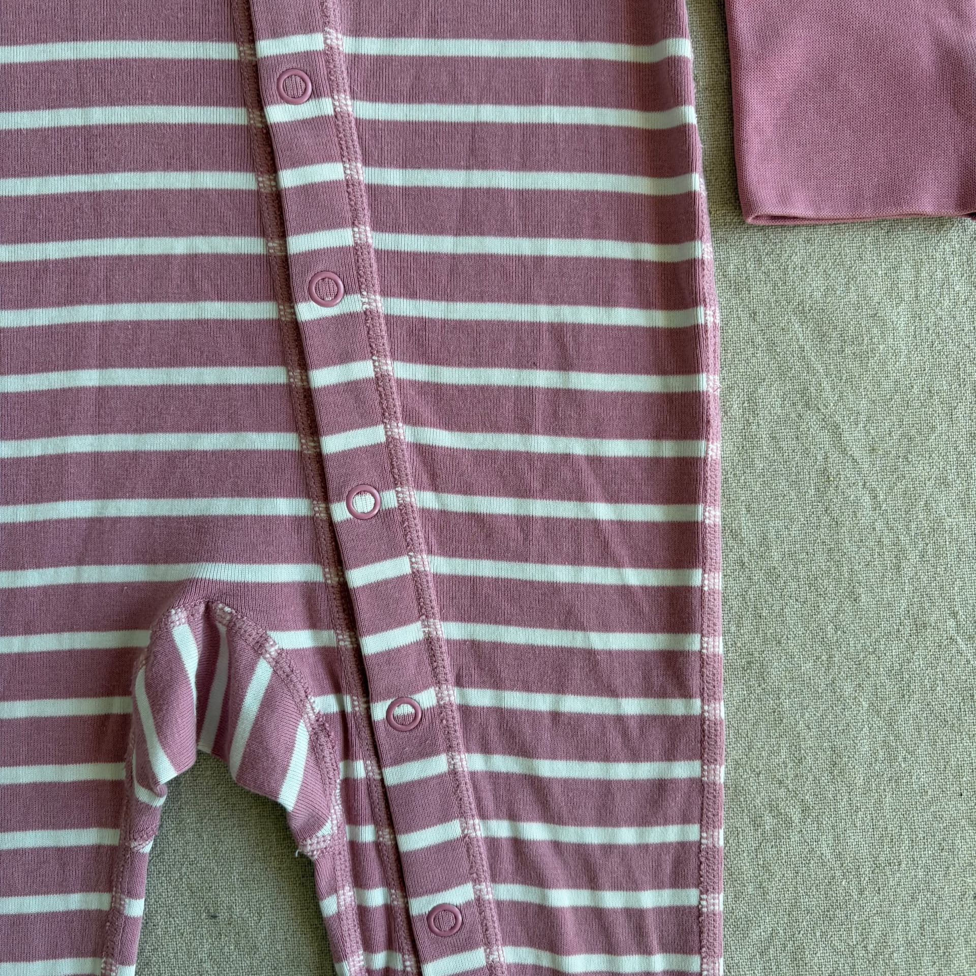 Stripete heldress med knapper — bilde 2 av 5