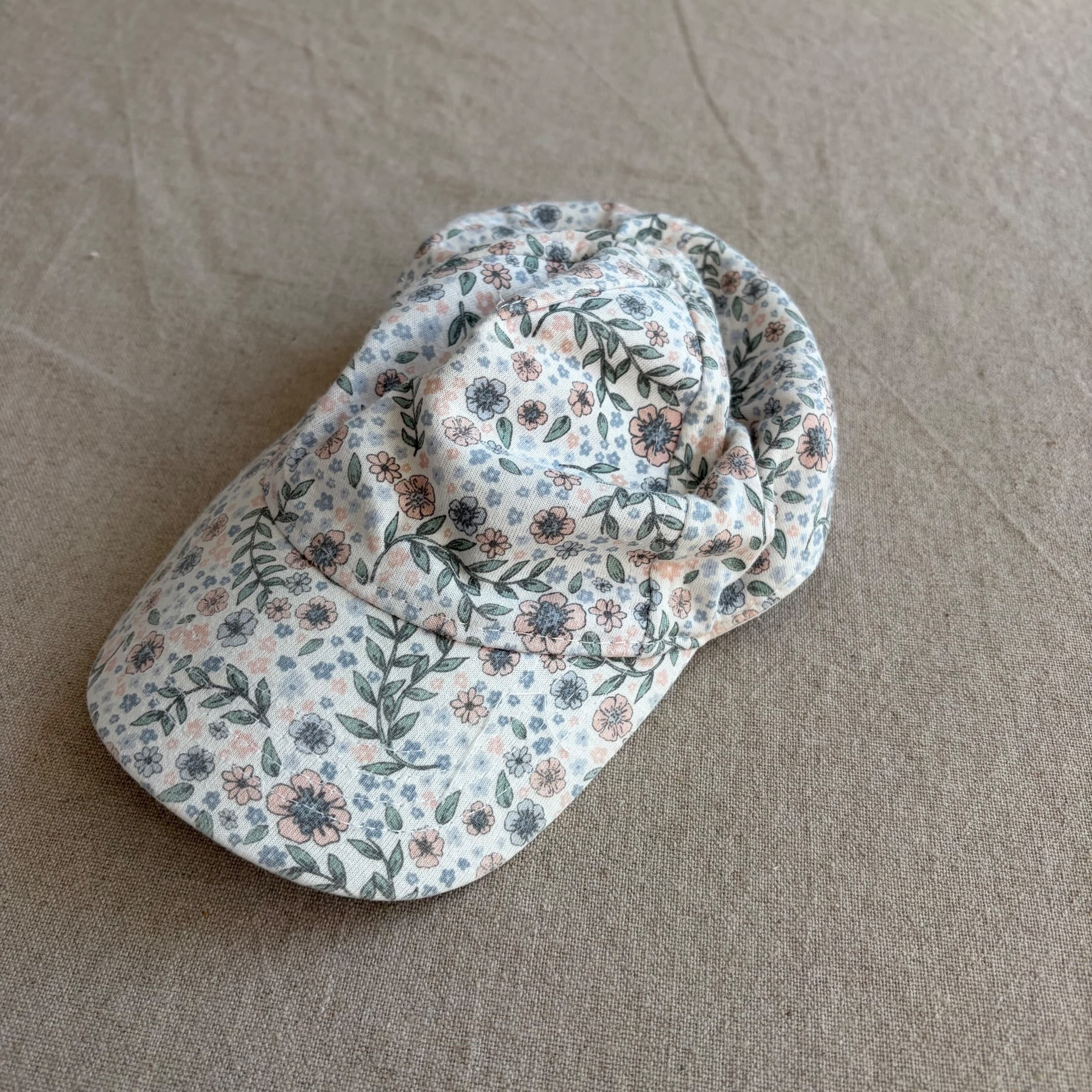 Caps med blomstermønster