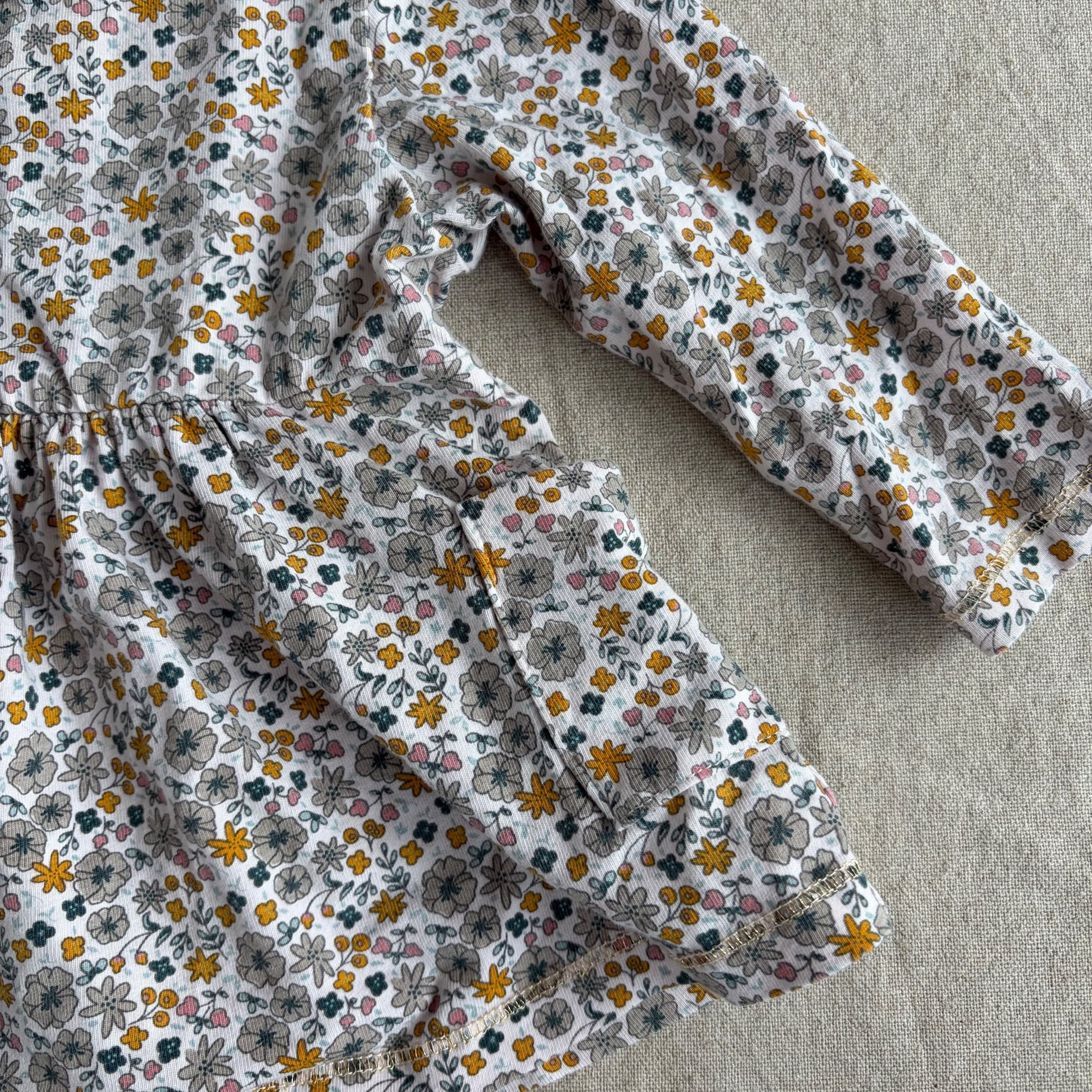 Langermet blomstret tunika — bilde 2 av 4