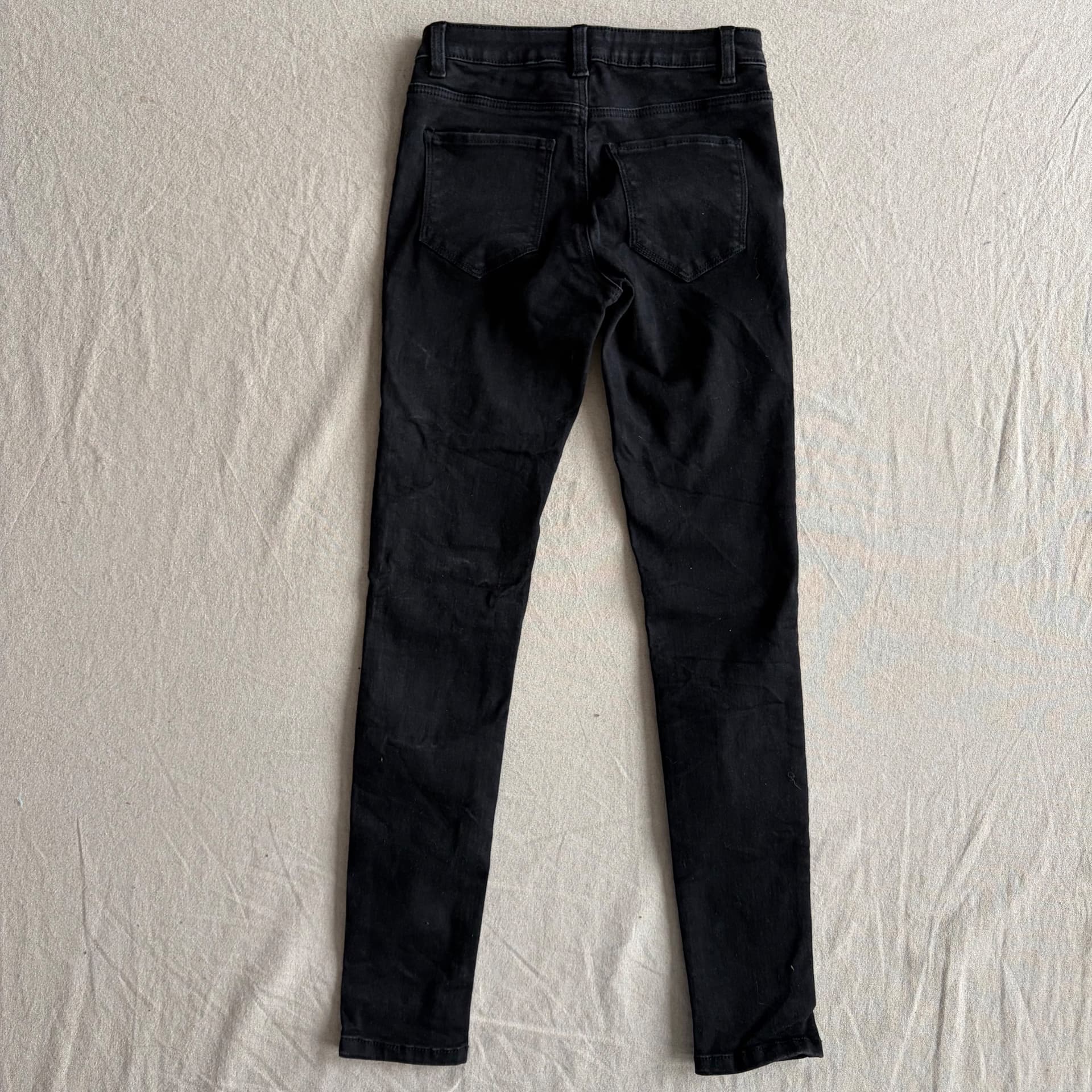 Sorte jeans — bilde 3 av 3