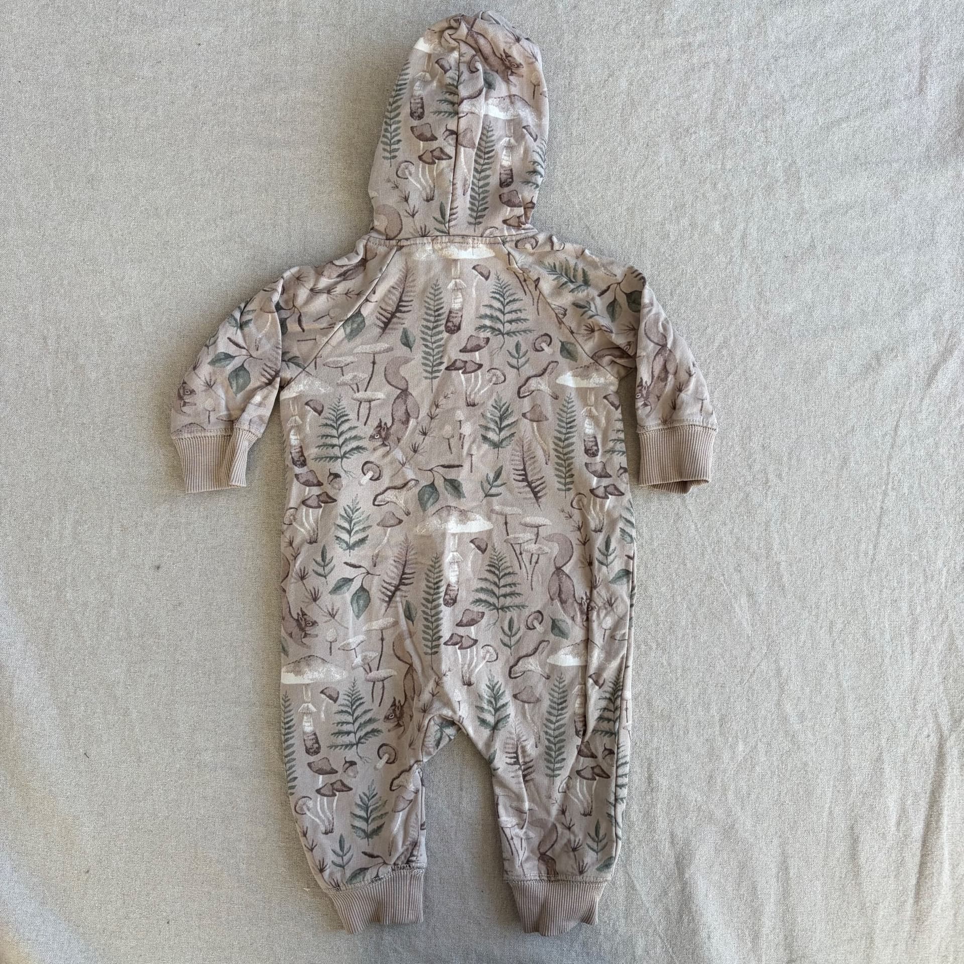 Heldress med hette — bilde 4 av 4