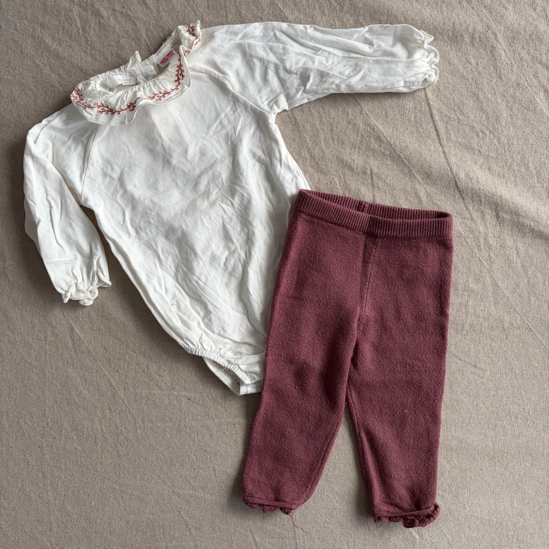 Todelt sett med body og bukse — bilde 1 av 3