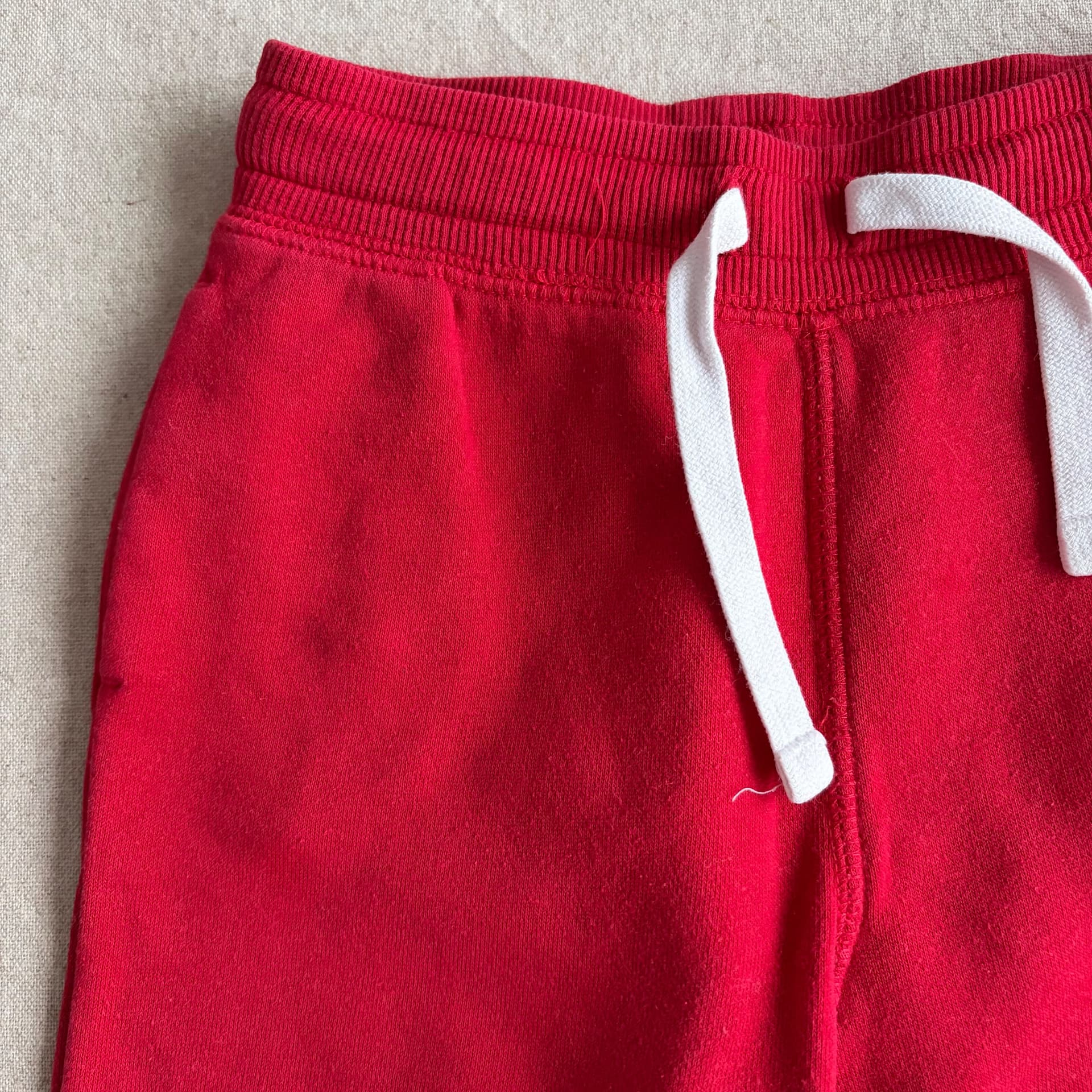 Rød joggebukse — bilde 2 av 4