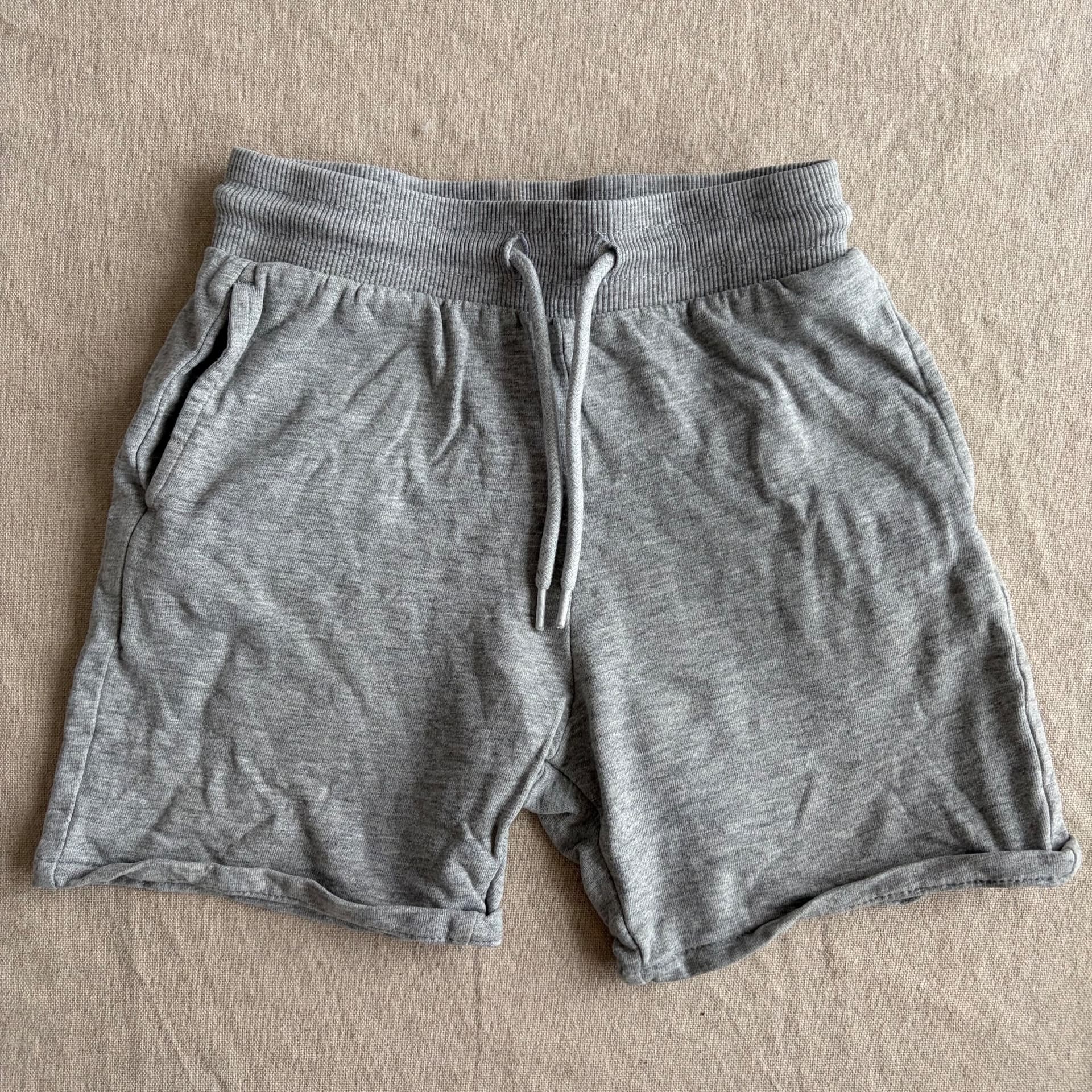 Grå shorts — bilde 1 av 3