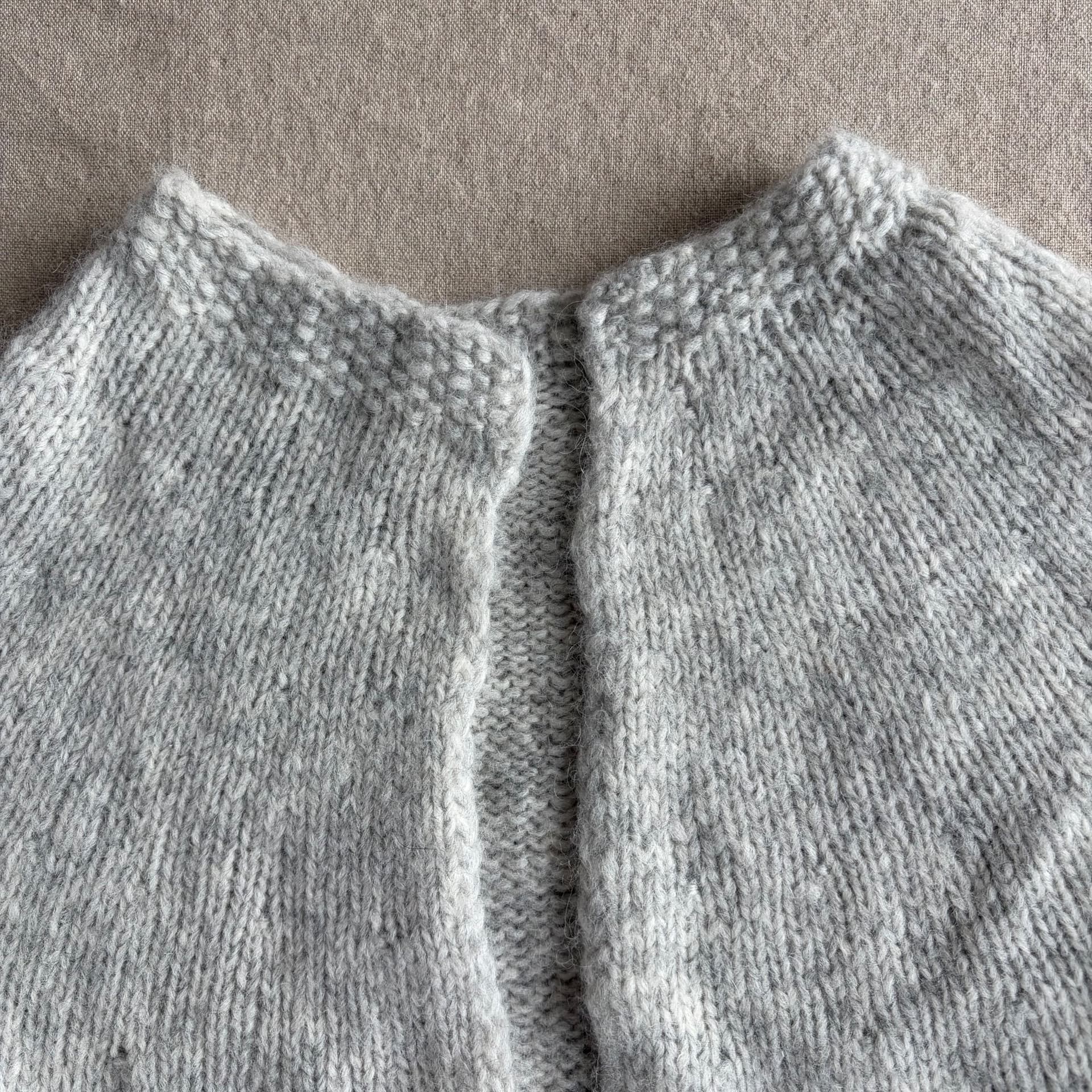 Håndstrikket cardigan — bilde 3 av 4