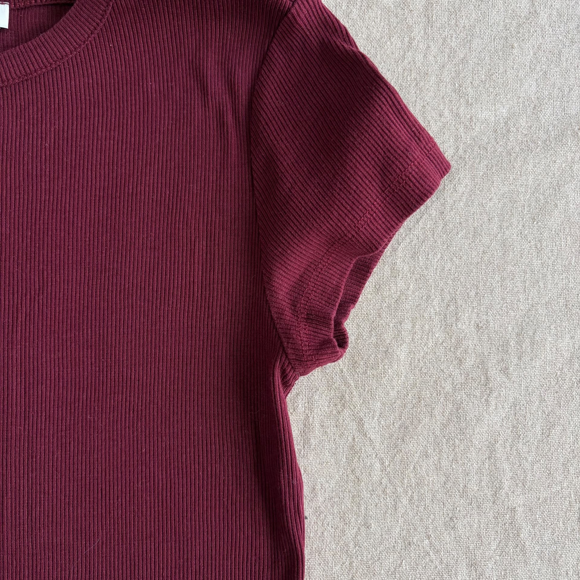 Ribbestrikket t-skjorte — bilde 2 av 4