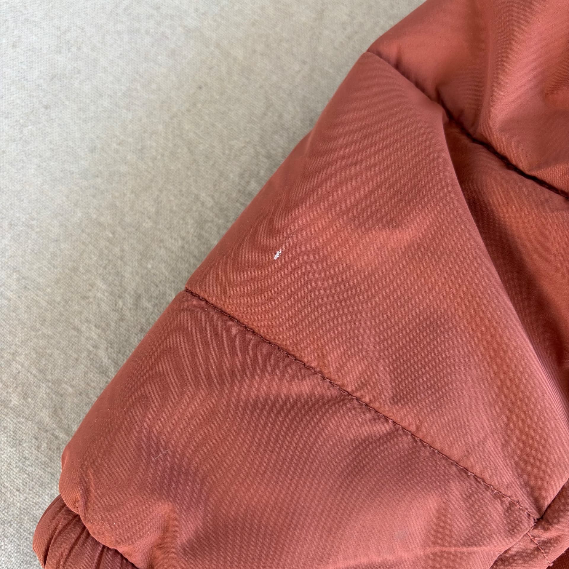 Vattert parkas med fuskepels — bilde 6 av 6