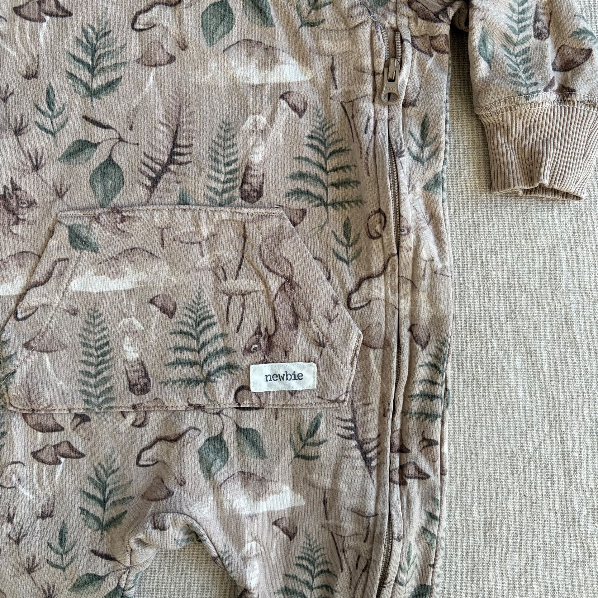 Heldress med hette — bilde 2 av 4