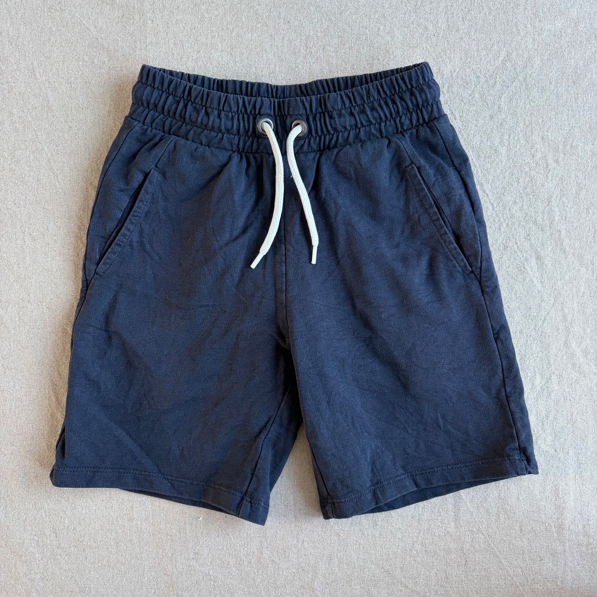 Mørkeblå shorts — bilde 1 av 4