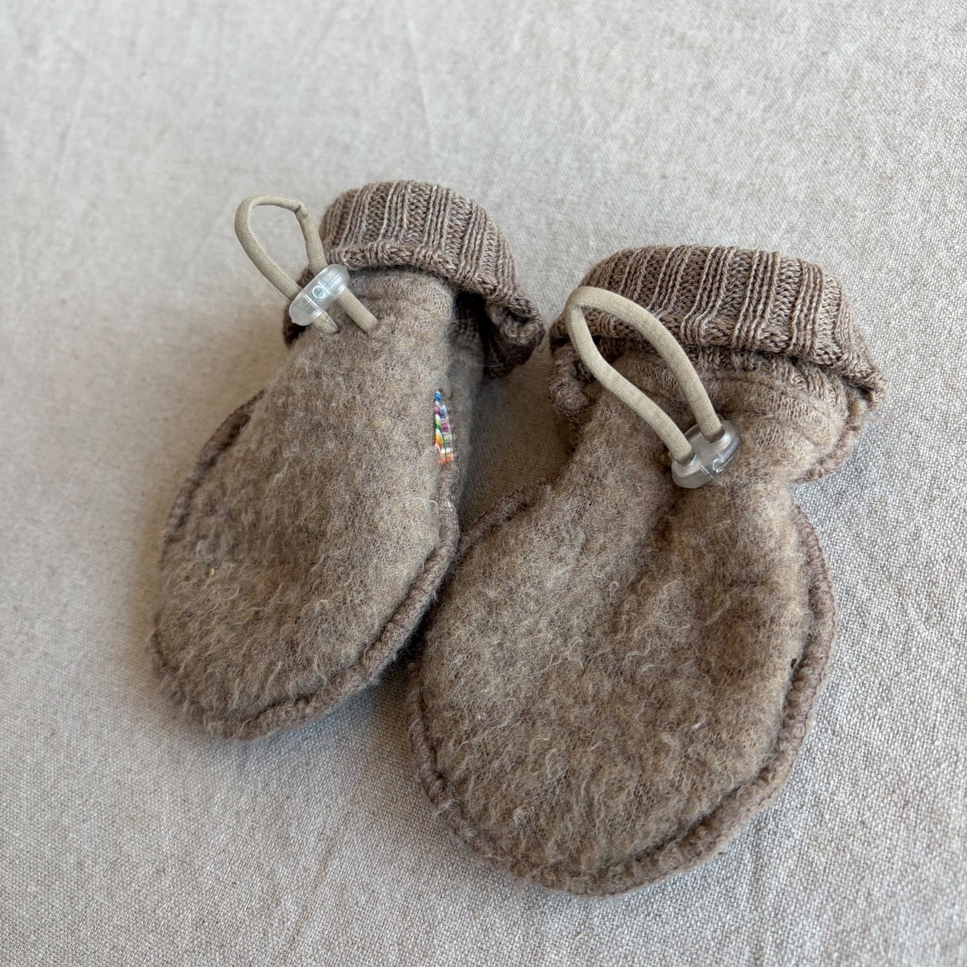 Babyvotter i ull — bilde 2 av 3