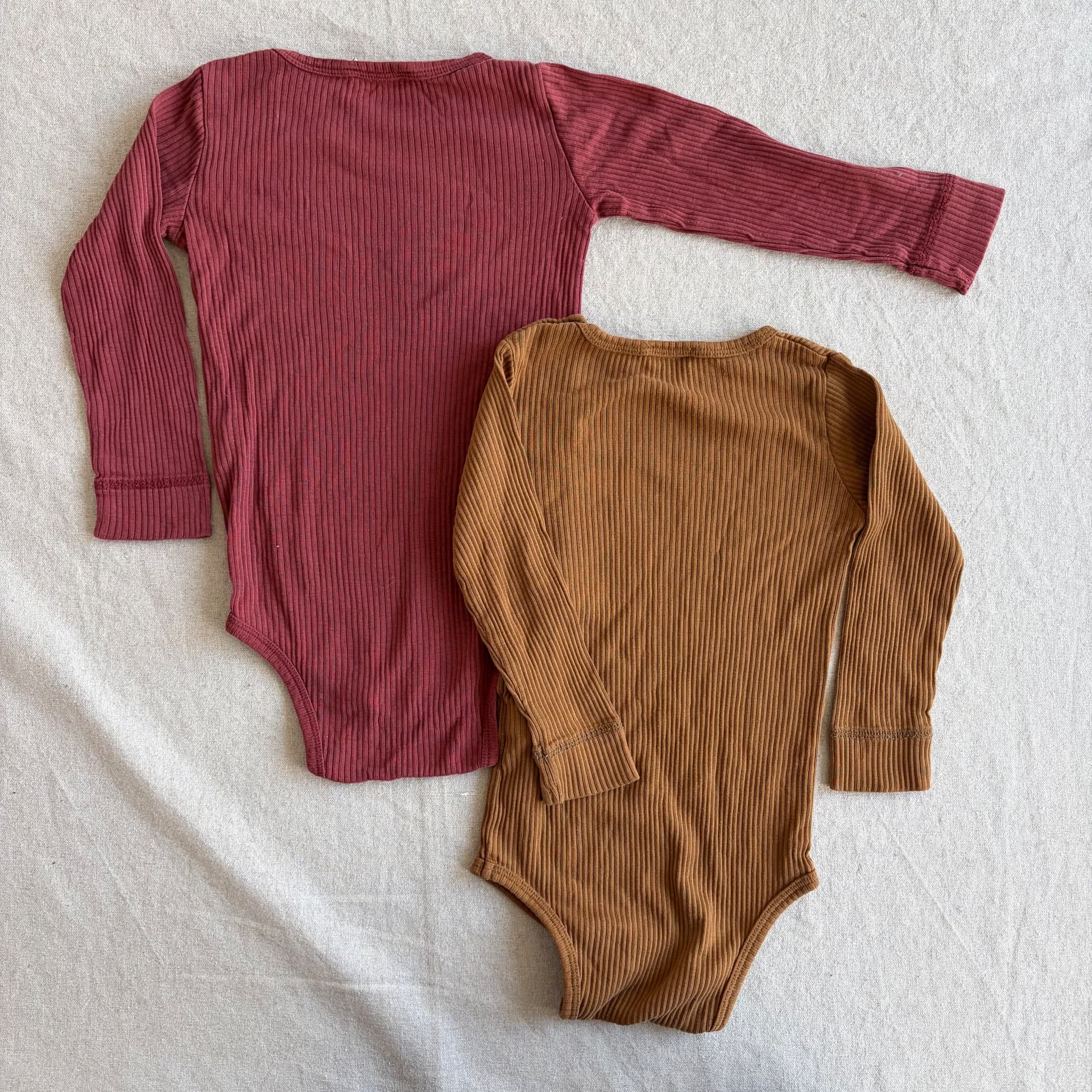 Sett med to langermede bodyer — bilde 4 av 4