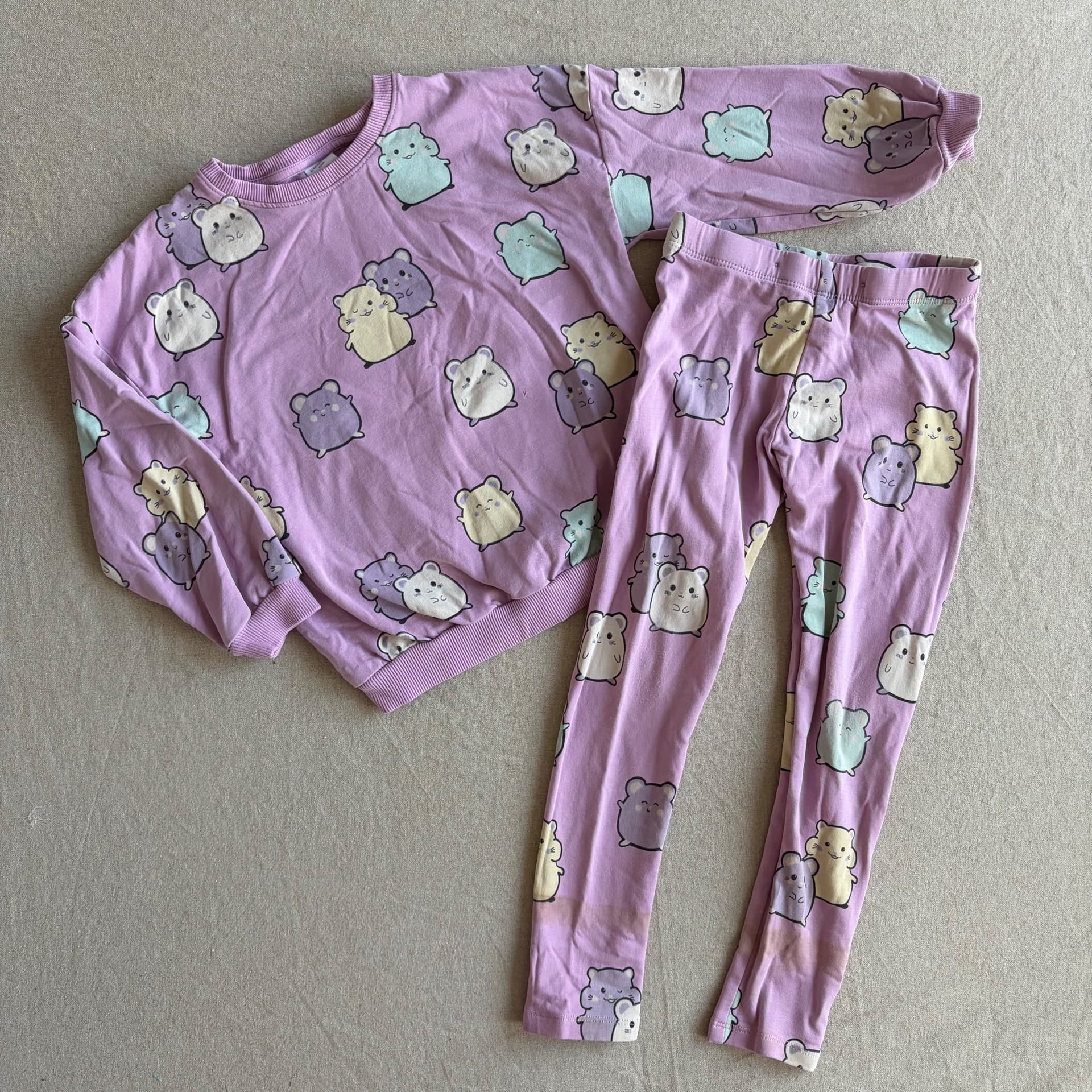 Todelt sett med genser og leggings — bilde 1 av 5
