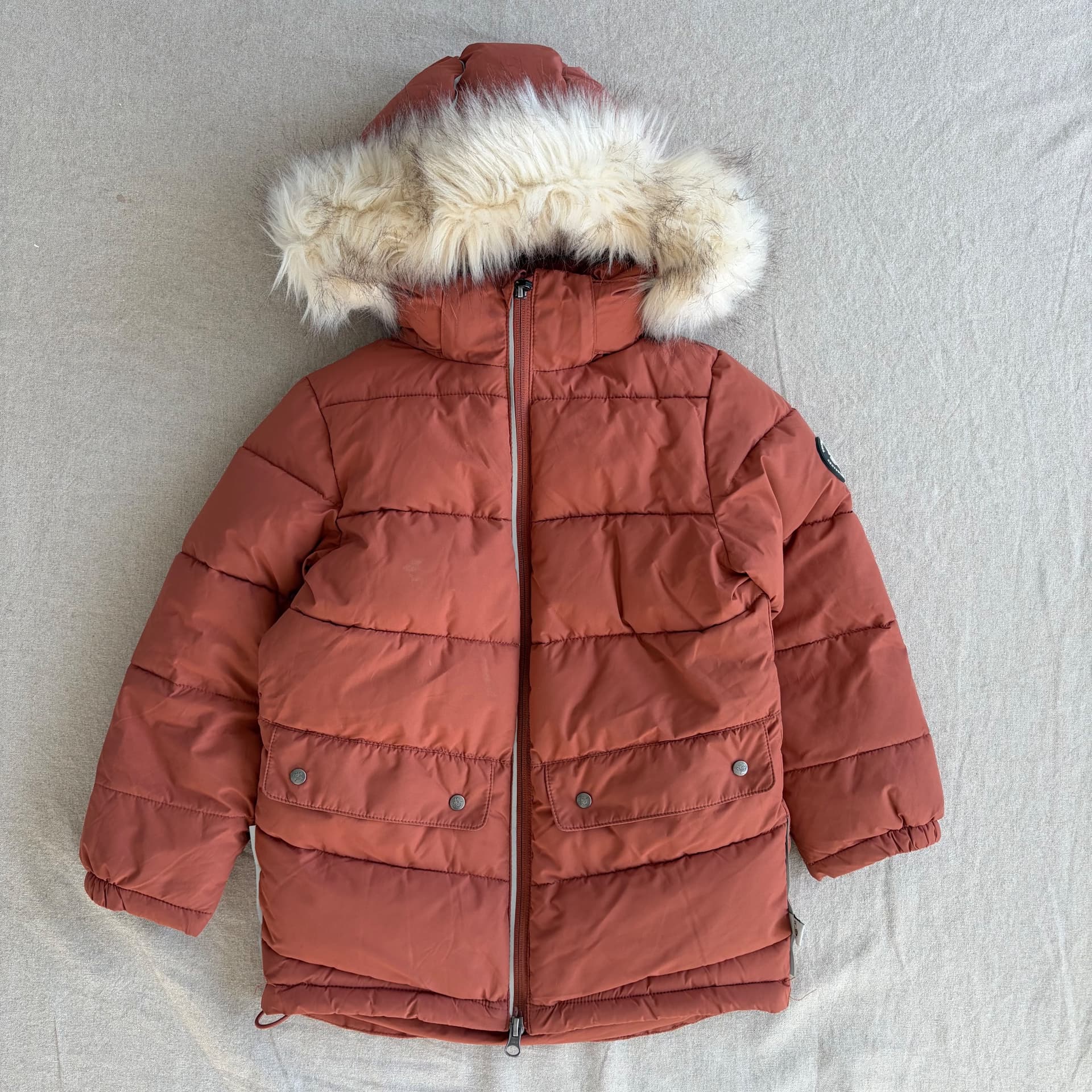 Vattert parkas med fuskepels — bilde 1 av 6