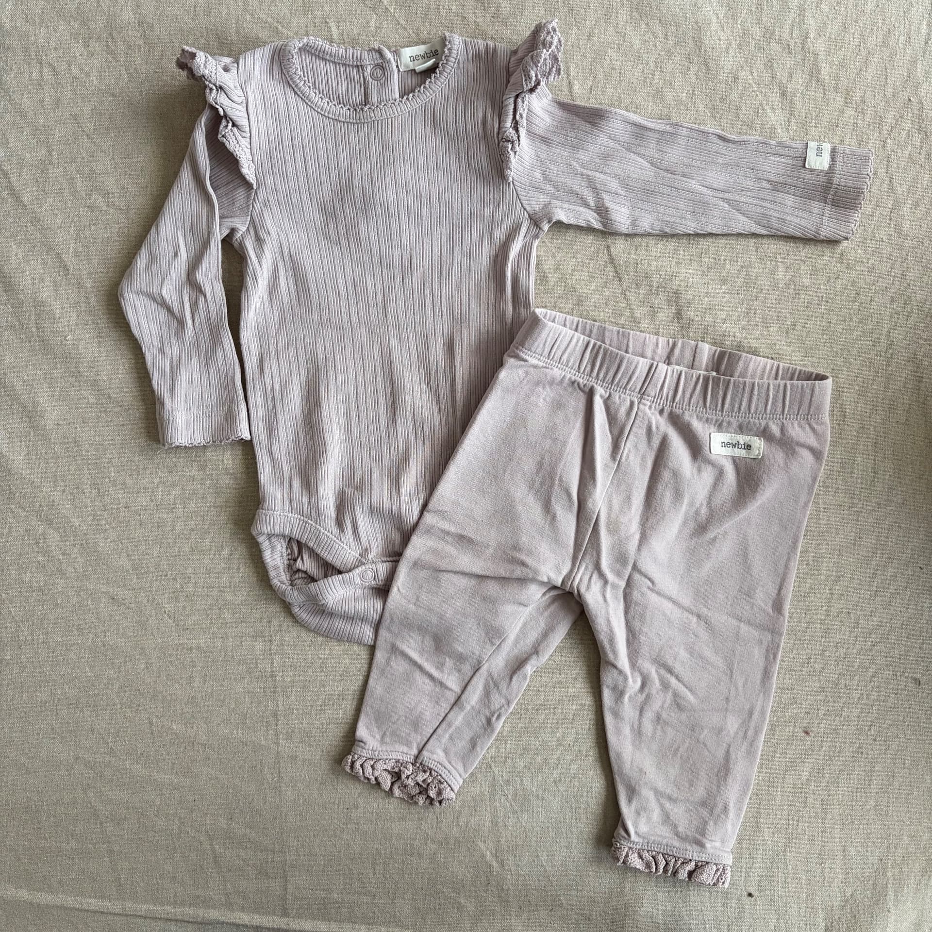 Todelt sett med body og leggings — bilde 1 av 5