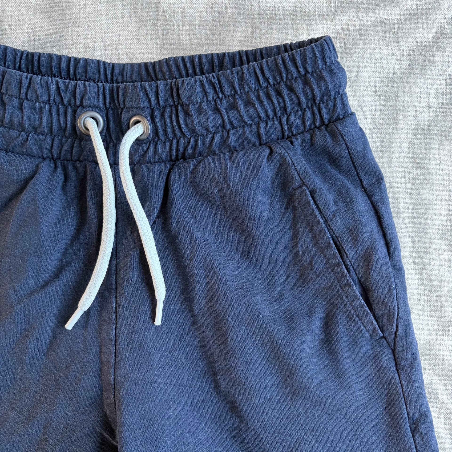 Mørkeblå shorts — bilde 2 av 4