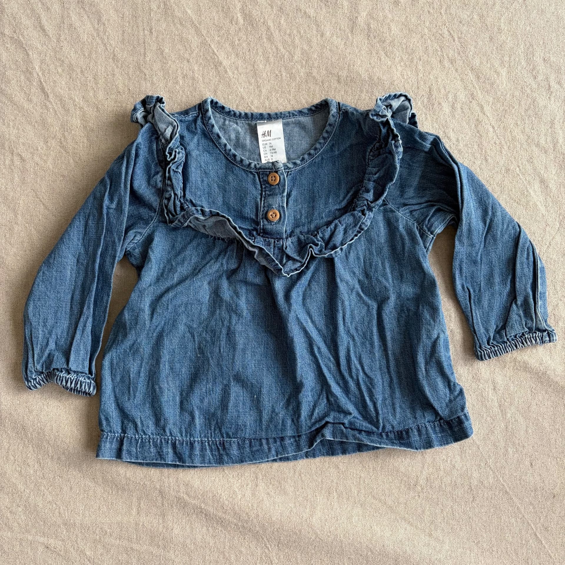 Denimbluse med rysjer