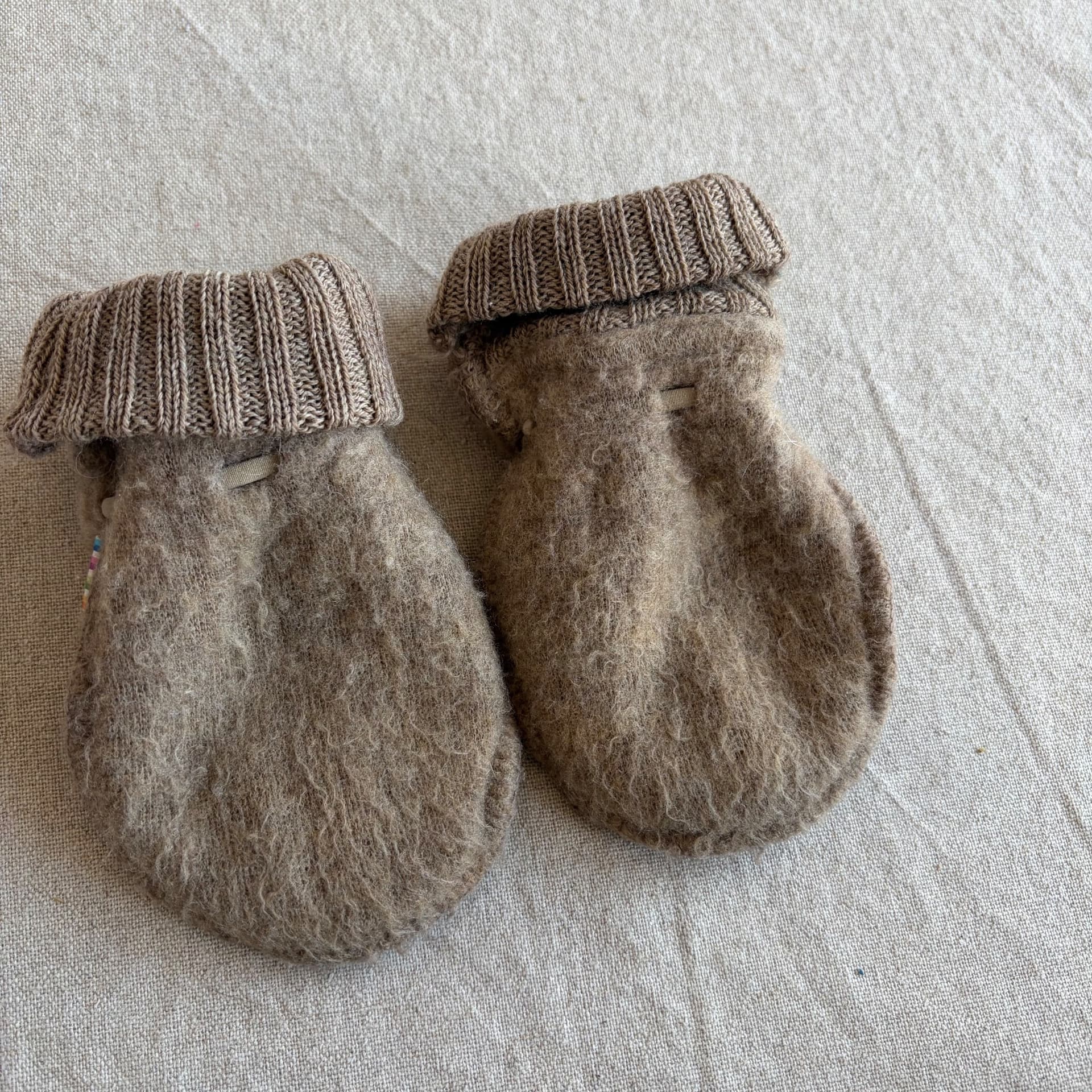 Babyvotter i ull — bilde 3 av 3