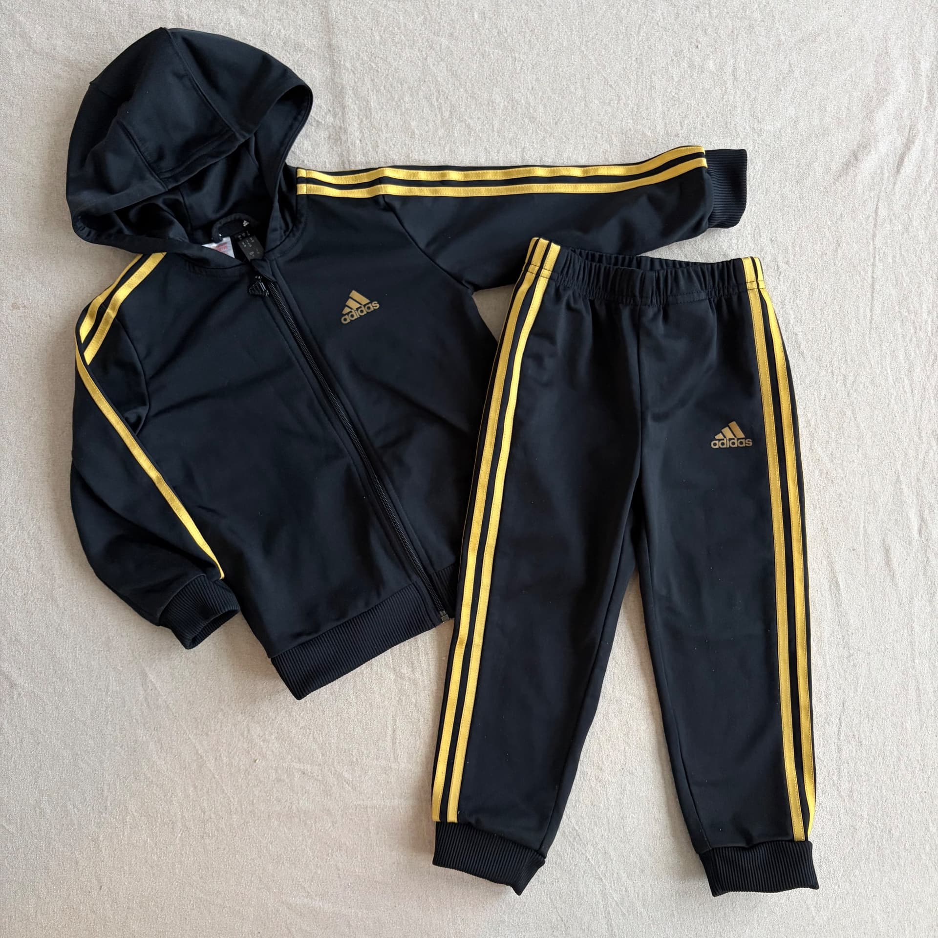 Todelt joggedress — bilde 1 av 4