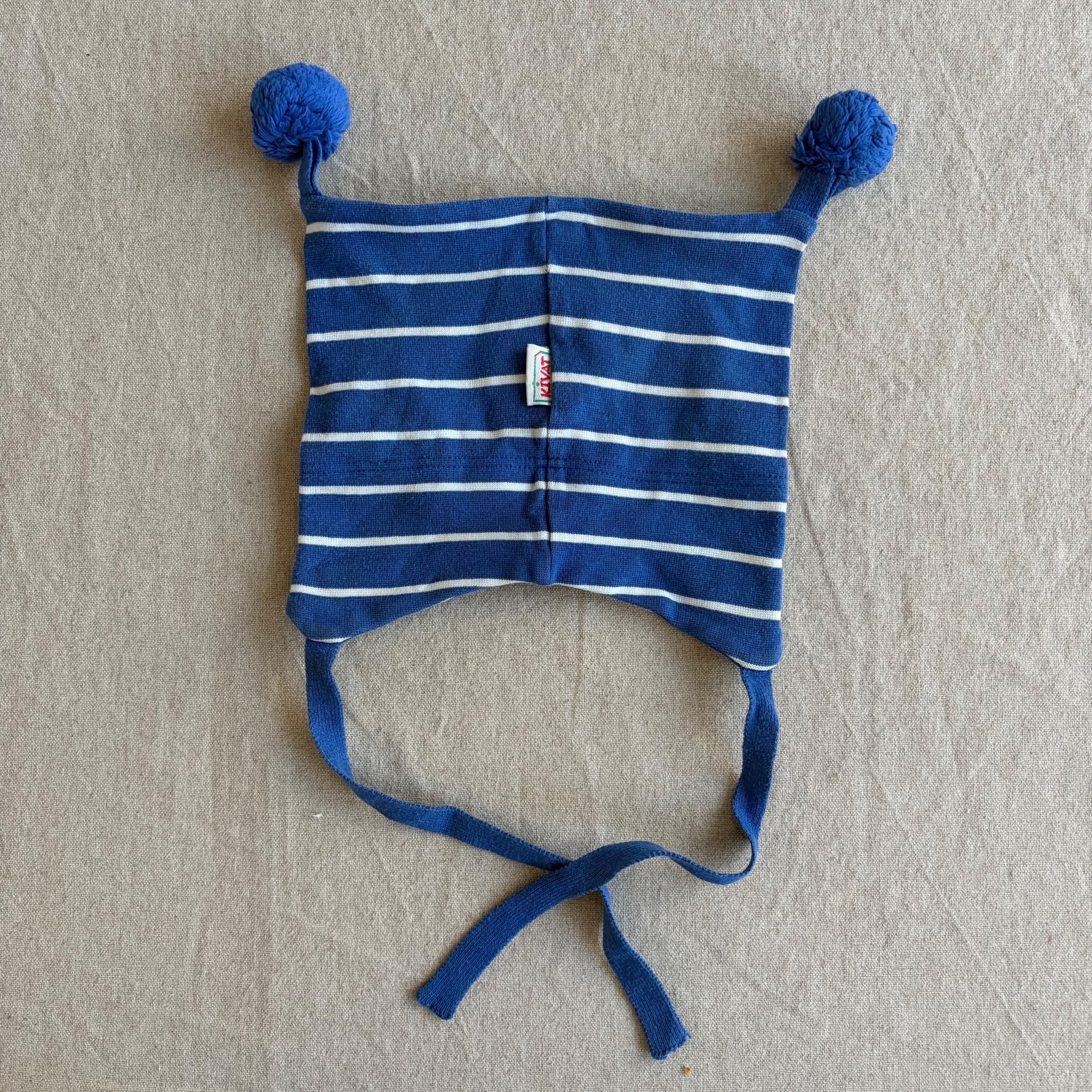 Lue med dusker og knytebånd — bilde 4 av 5