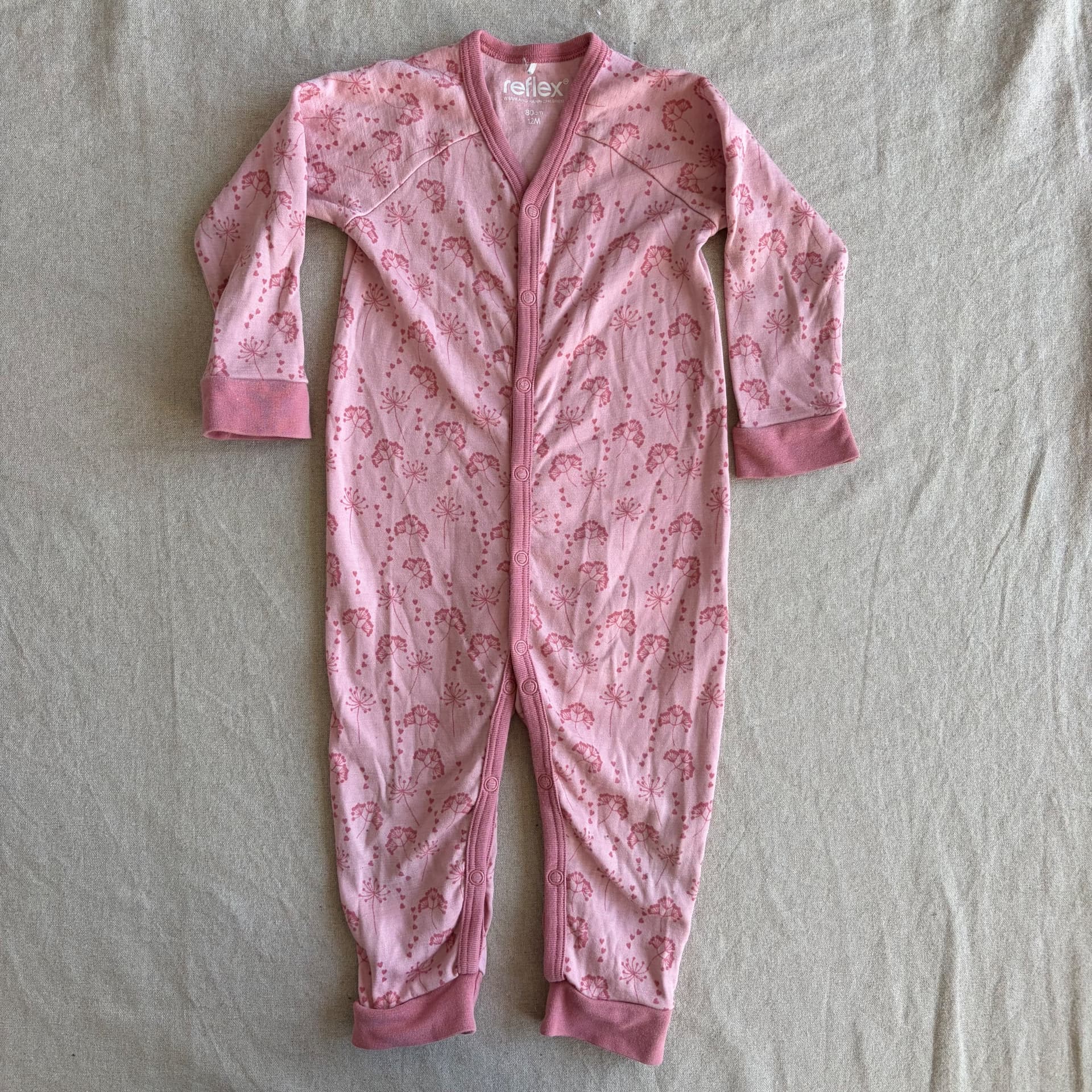 Heldress/pysj med knapper — bilde 1 av 5