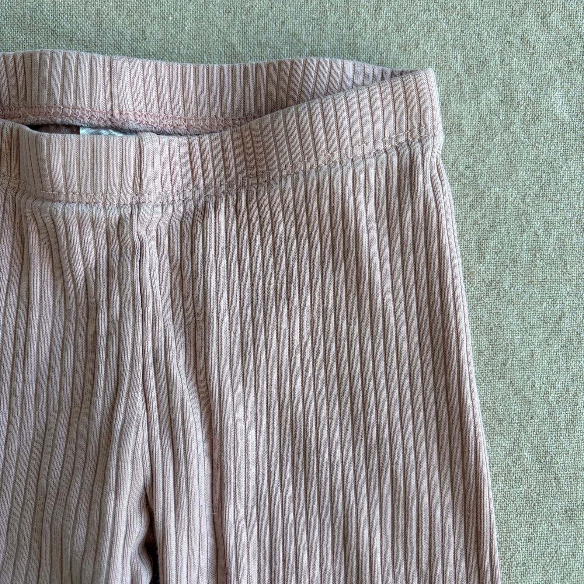 Ribbestrikkede leggings — bilde 2 av 4
