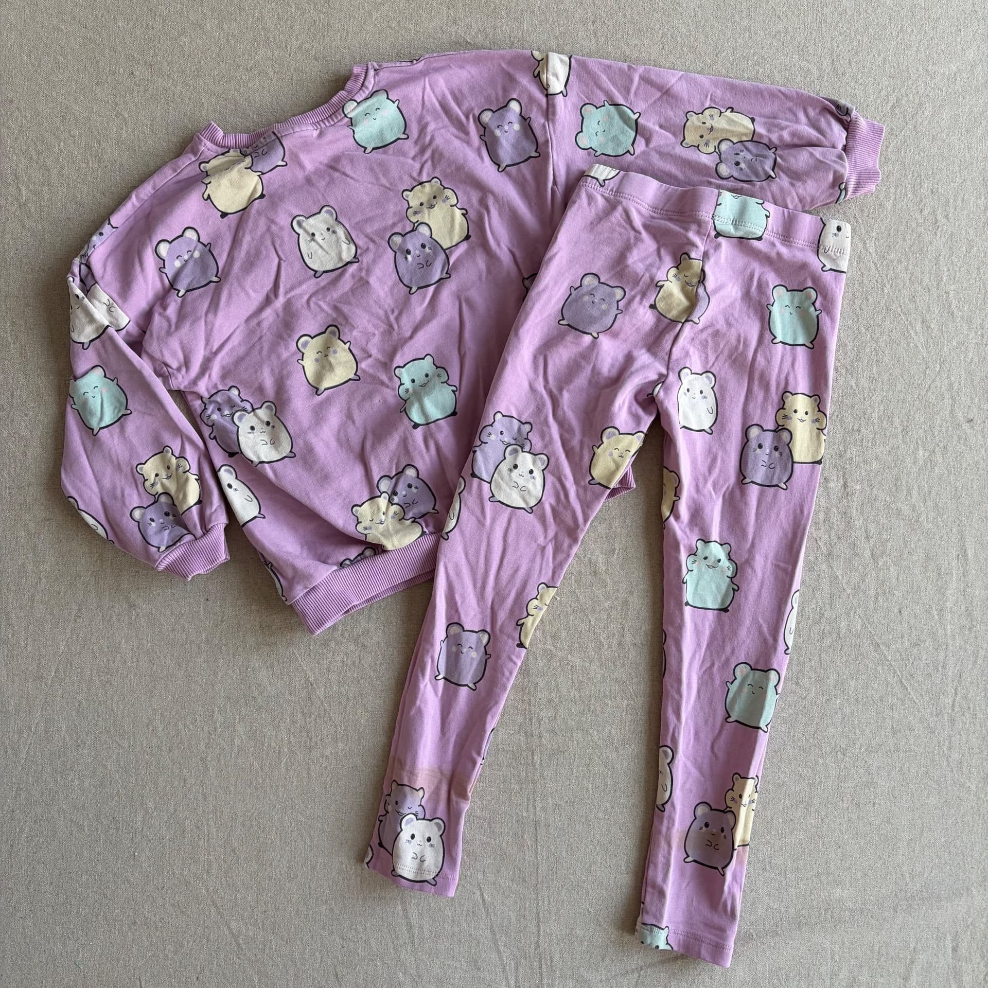 Todelt sett med genser og leggings — bilde 5 av 5