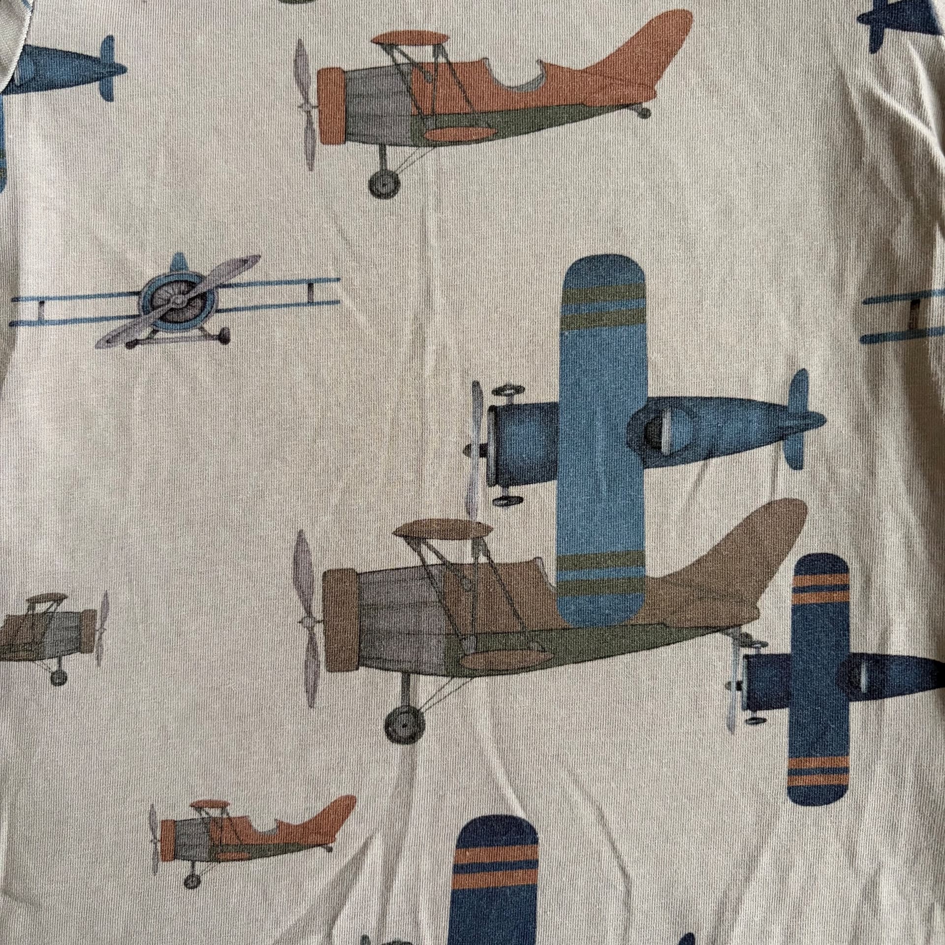 T-skjorte med flymønster — bilde 2 av 4